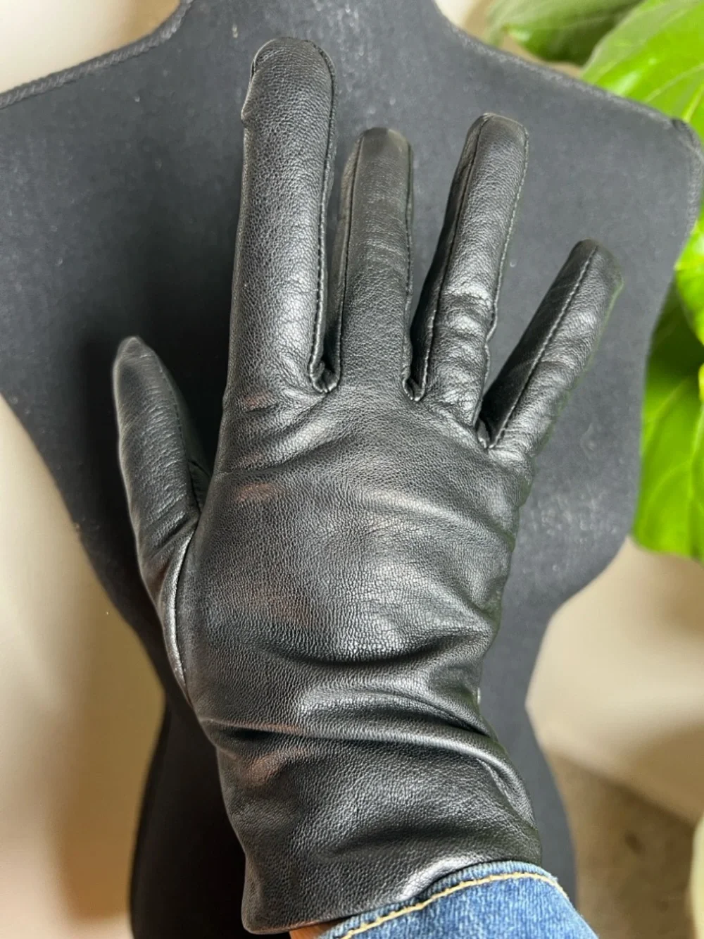 Women’s Black Leather Gloves Thinsulate Size 7.5 Excellent Condition